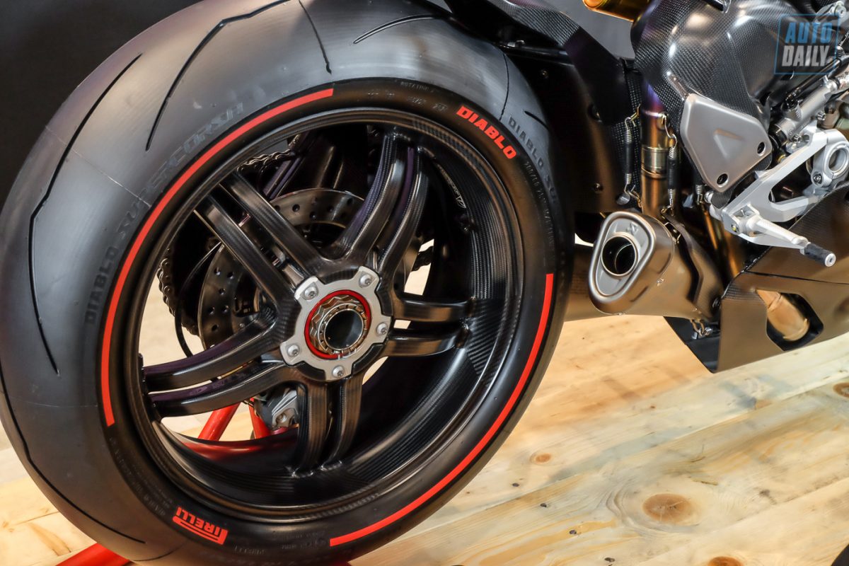 Minh Nhựa mua Ducati Superleggera V4 giá gần 6 tỷ độc nhất tại Việt Nam Ducati Superleggera V4 (13).jpg