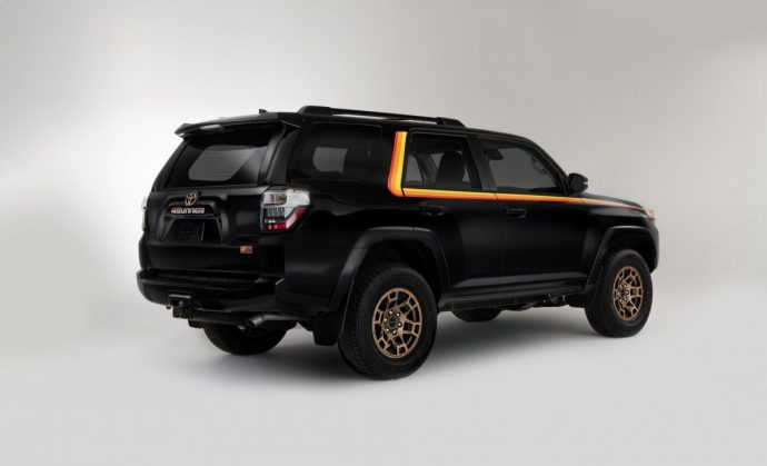 Toyota 4Runner phiên bản kỷ niệm 40 năm theo phong cách hoài cổ, giới hạn chỉ 4.040 chiếc 2023-toyota-4runner-40th-anniversary-edition-2.jpg