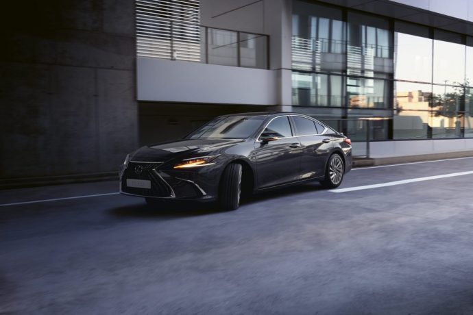 Lexus ES 2023 ra mắt, nâng cấp công nghệ lexus-es-upgraded-for-the-2023-model-year-sports-sedan-becomes-smarter-6.jpg
