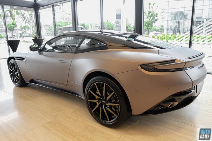Soi kĩ Aston Martin DB11 V8 Coupe nâng cấp có giá bán hơn 19 tỷ đồng tại VN Aston Martin DB11 V8 Coupe nâng cấp (22).jpg