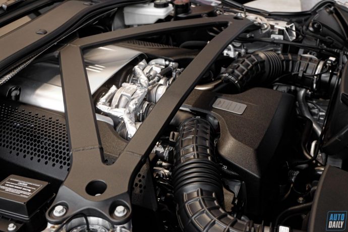 Soi kĩ Aston Martin DB11 V8 Coupe nâng cấp có giá bán hơn 19 tỷ đồng tại VN Aston Martin DB11 V8 Coupe nâng cấp (13).jpg
