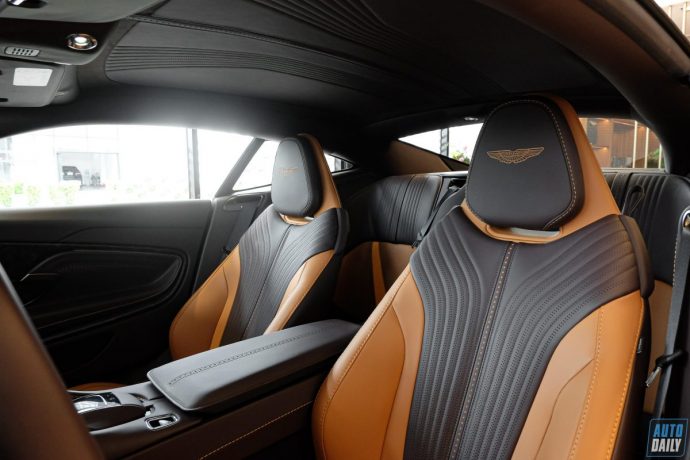 Soi kĩ Aston Martin DB11 V8 Coupe nâng cấp có giá bán hơn 19 tỷ đồng tại VN Aston Martin DB11 V8 Coupe nâng cấp (9).jpg