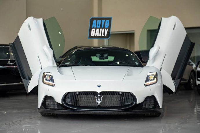 Cận cảnh Maserati MC20 giá hơn 19 tỷ màu trắng độc nhất Việt Nam can-canh-maserati-mc20-trang-autodaily-3.JPG