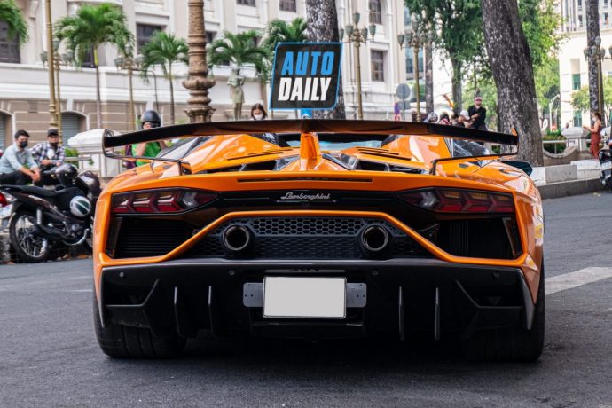 Lamborghini Aventador SVJ Roadster bán ra Hà Nội, giá đồn đoán trên 30 tỷ đồng lamborghini-aventador-svj-roadster-ban-ra-ha-noi-autodaily-6.JPG