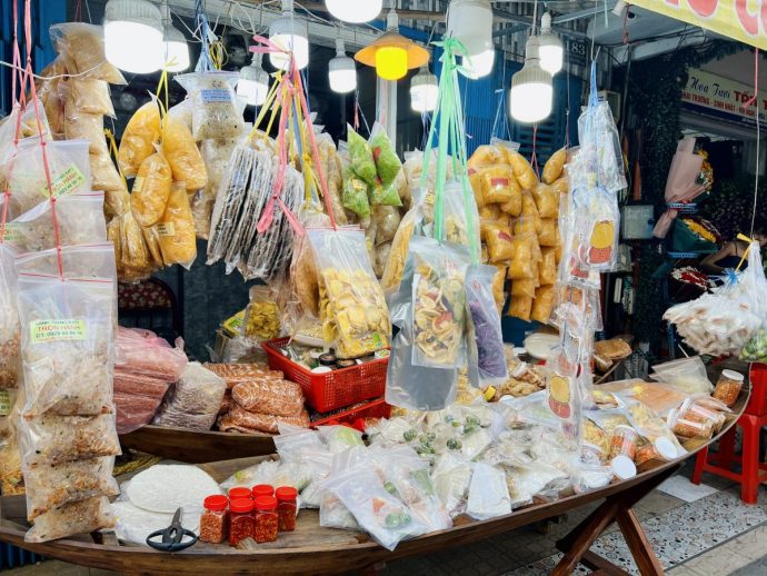 Khám phá phố ẩm thực Nguyễn Thượng Hiền: Có món gì ngon, xe cộ đi lại sao? - ảnh 5