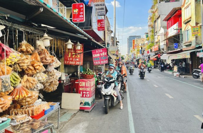 Khám phá phố ẩm thực Nguyễn Thượng Hiền: Có món gì ngon, xe cộ đi lại sao? - ảnh 10