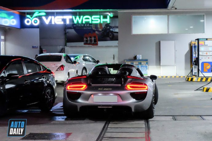 Bắt gặp Porsche 918 Spyder triệu đô của tỷ phú người Việt porsche-918-spyder-autodaily-3.JPG