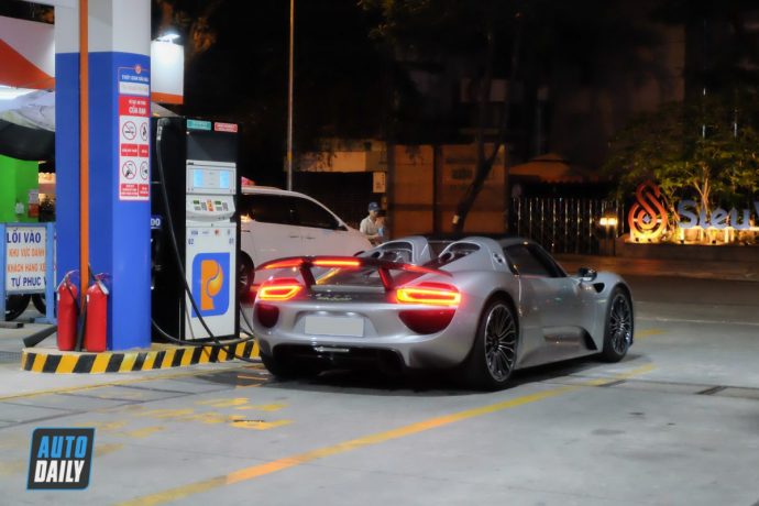 Bắt gặp Porsche 918 Spyder triệu đô của tỷ phú người Việt porsche-918-spyder-autodaily-5.JPG