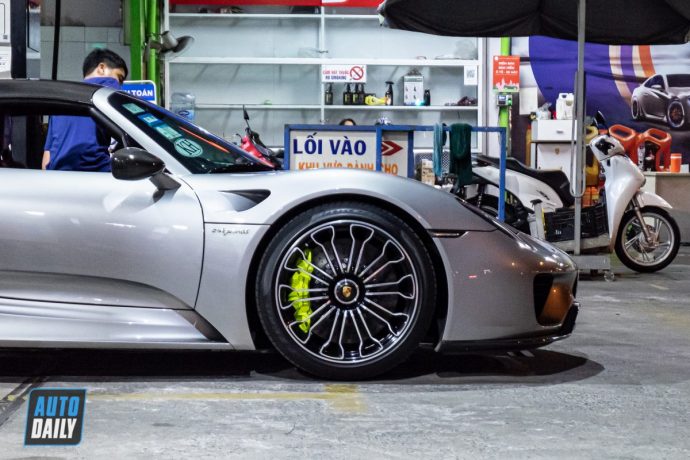 Bắt gặp Porsche 918 Spyder triệu đô của tỷ phú người Việt porsche-918-spyder-autodaily-7.JPG