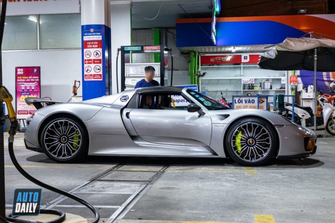 Bắt gặp Porsche 918 Spyder triệu đô của tỷ phú người Việt porsche-918-spyder-autodaily-8.JPG