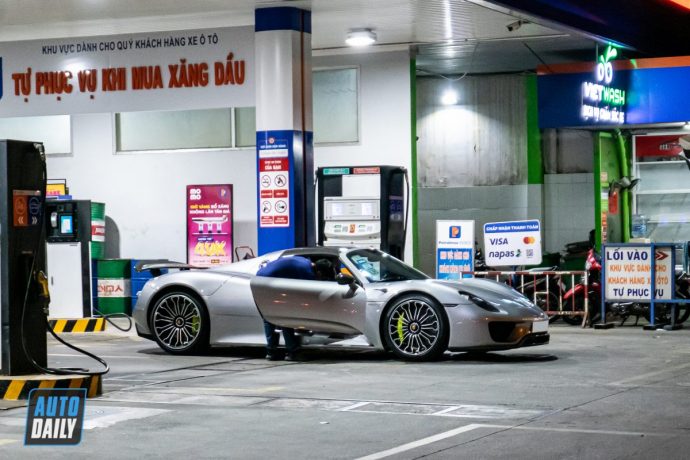 Bắt gặp Porsche 918 Spyder triệu đô của tỷ phú người Việt porsche-918-spyder-autodaily-10.JPG