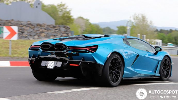 lamborghini, revuelto, aventador, murcielago, diablo, countach, miura, huracan, gallardo, sieu xe, hybrid, ferrari, mclaren, aston martin, porsche, maserati, bugatti, pagani, koenigsegg anh 6