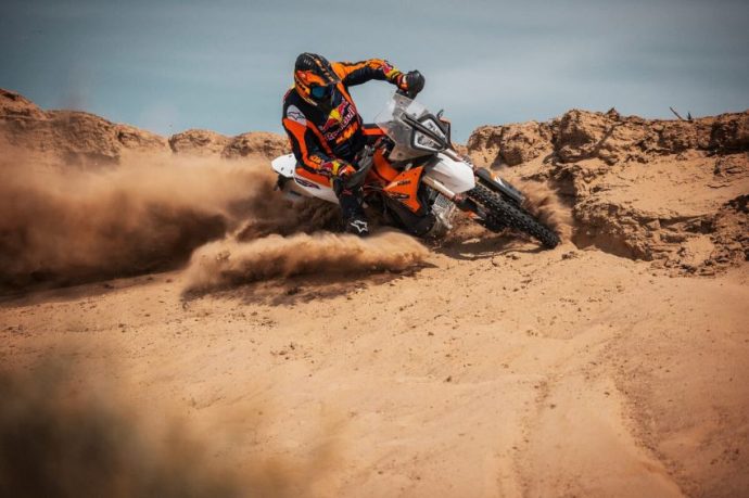 KTM 890 Adventure R Rally 2024 lộ diện, chỉ có 700 chiếc được sản xuất KTM 890 Adventure R Rally 2024 1.jpg