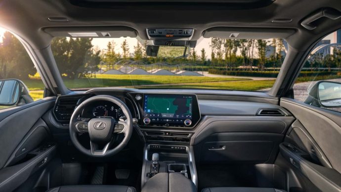 Lexus TX 2024 khởi điểm từ 55.050 USD, phiên bản đắt nhất lên tới hơn 80.000 USD 2024-lexus-tx-350-premium-interior.jpg