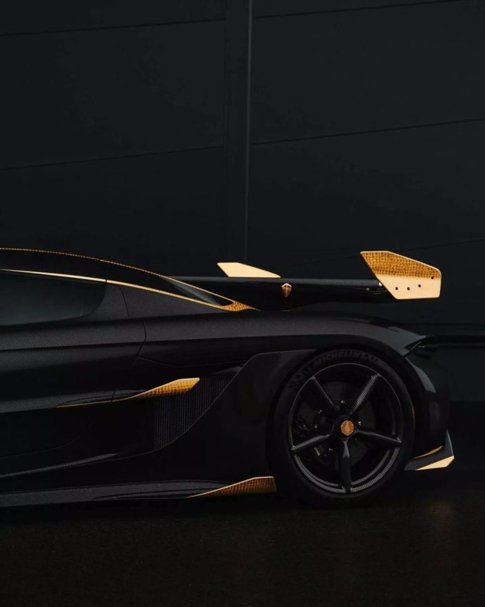 Koenigsegg Jesko độc nhất thế giới nhờ thân xe bằng sợi carbon và mạ vàng 24K koenigsegg-jesko-autodaily-5.jpg