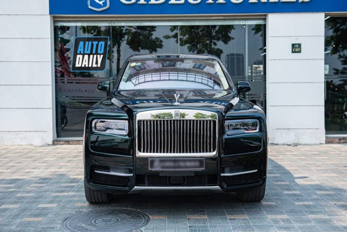 Cận cảnh Rolls-Royce Cullinan màu xanh lá của đại gia Hà Nội có logo phát sáng rollsroyce-cullinan-autodaily-4.JPG