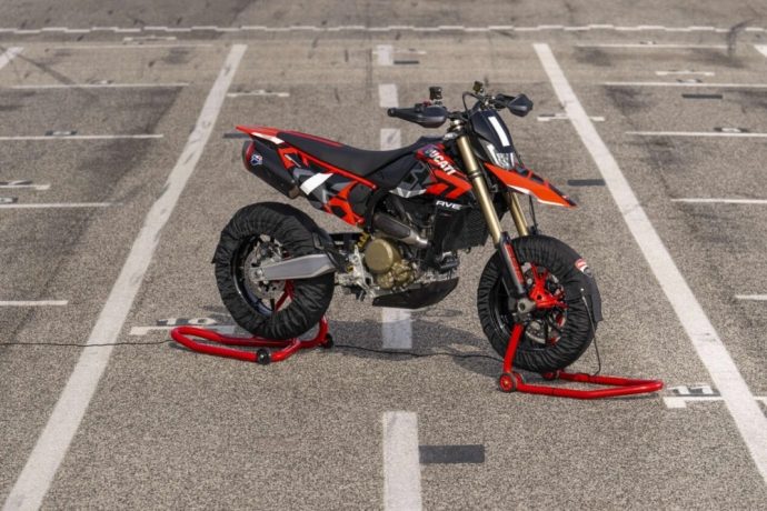 “Soi” Ducati Hypermotard 698 Mono sắp về Việt Nam, giá khoảng 480 triệu Ducati Hypermotard 698 Mono RVE 6.jpeg