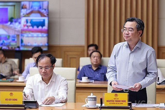 Bộ trưởng Bộ Xây dựng Nguyễn Thanh Nghị (phải) và Thứ trưởng Bộ Xây dựng Nguyễn Văn Sinh làm Tổ trưởng và Tổ phó Tổ công tác của Thủ tướng Chính phủ tháo gỡ khó khăn, cho các dự án bất động sản .