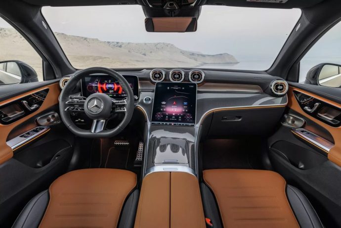 Mercedes-Benz C-Class và GLC 2024 nâng cấp hệ thống giải trí, dùng công nghệ Al glc-2024-autodaily-3.jpg