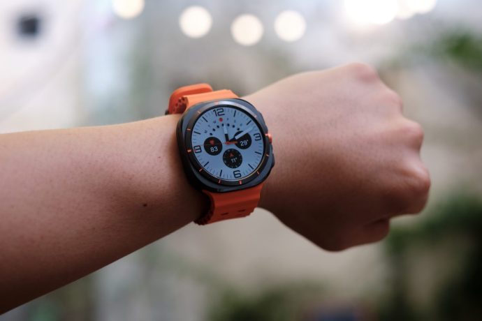 Samsung Galaxy watch ultra anh 1